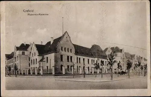 Ak Krefeld am Niederrhein, Partie an der Husaren Kaserne