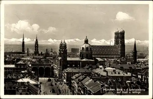 Ak München, Blick von der Ludwigskirche, Stadtpanorama, Gebirge