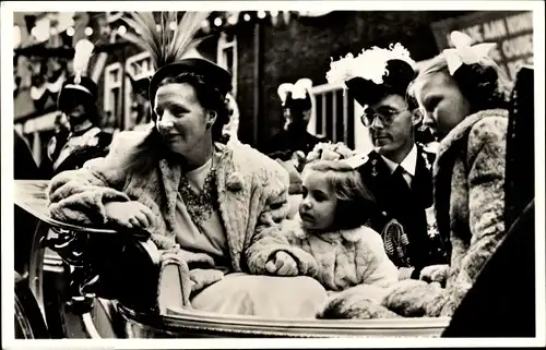 Ak Königin Juliana der Niederlande, Prinz Bernhard, Beatrix, Irene, Amsterdam 4. September 1948