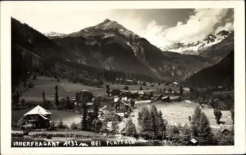 Foto Ak Innerfragant in Kärnten, Gesamtansicht, Gebirge