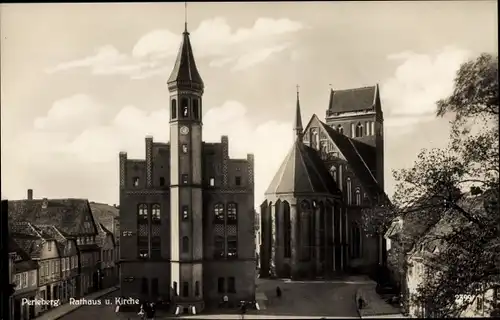Ak Perleberg in der Prignitz, Rathaus, Kirche