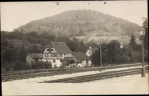 Foto Ak Murrhardt in Württemberg, Fachwerkhaus, Bahnstrecke