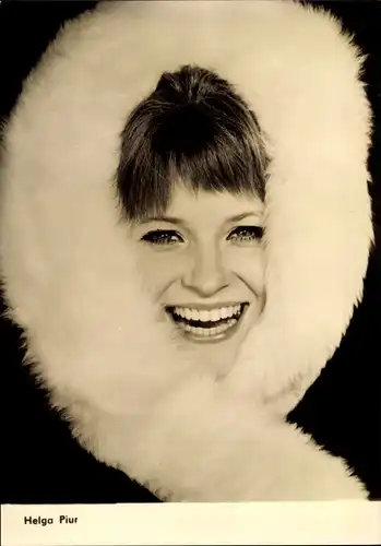 Ak Schauspielerin Helga Piur, Portrait, Pelzkapuze