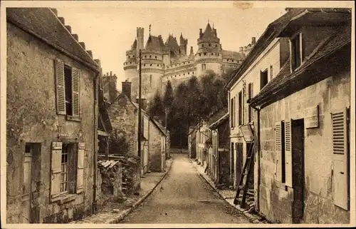 Ak Pierrefonds Oise, Schloss von einer alten Straße gesehen