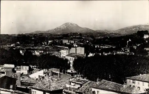 Ak Aubagne Bouches du Rhône, Gesamtansicht, Pic de Garlaban