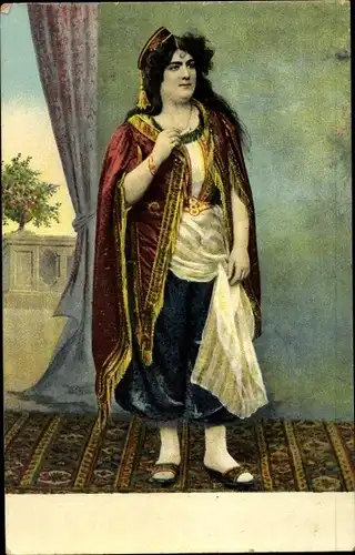 Ak Türkin in traditioneller Tracht, Standportrait