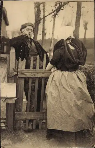 Ak Zeeland, Niederländische Volkstracht, Liebespaar