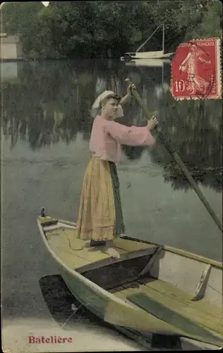 Ak Frau in französischer Tracht beim Rudern, Ruderboot