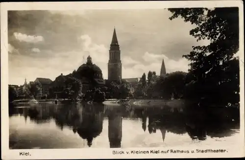 Ak Kiel, Blick vom Kleinen Kiel auf Rathaus und Stadttheater