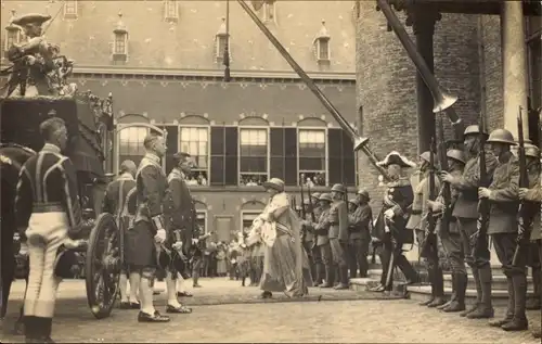 Ak Niederländisches Königshaus, Opening der Staten Generaal 21. September 1926