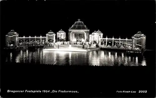 Ak Bregenz am Bodensee Vorarlberg, Bregenzer Festspiele 1954 "Die Fledermaus", Nachtbeleuchtung