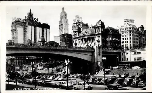 Ak São Paulo Brasilien, Parkplatz, Brücke, Hochhäuser