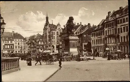 Ak Kjøbenhavn København Kopenhagen Dänemark, Partie auf dem Platz mit Absalons Statue