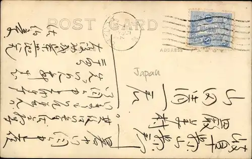 Ak Japan, Fischer auf dem Boot am Ufer