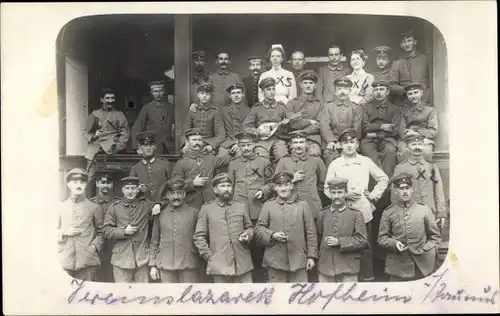 Foto Hofheim im Taunus Hessen, Gruppenportrait, Soldaten am Vereinslazarett