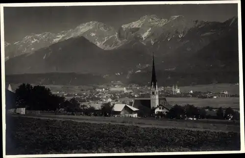 Ak Pfaffenhofen in Tirol, Gesamtansicht, Kirche