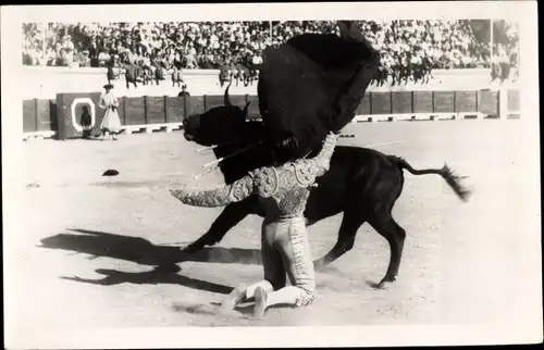 Foto Beziers, Stierkampf-Arena, Stier, Stadion, Zuschauer, Kampf