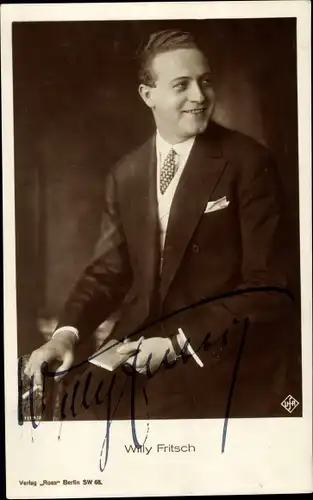 Ak Schauspieler Willy Fritsch, Portrait mit Zigarette, UfA, Autogramm