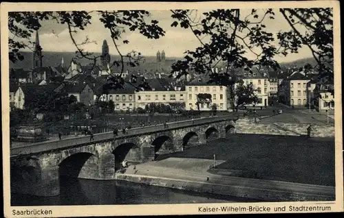 Ak Saarbrücken im Saarland, Kaiser Wilhelm Brücke und Stadtzentrum