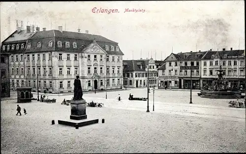 Ak Erlangen in Mittelfranken Bayern, Marktplatz, Denkmal, Brunnen