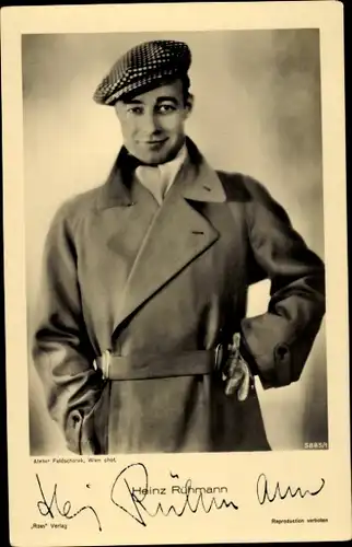 Ak Schauspieler Heinz Rühmann, Portrait, Mantel, Mütze, Ross Verlag Nr. 5885/1, Autogramm