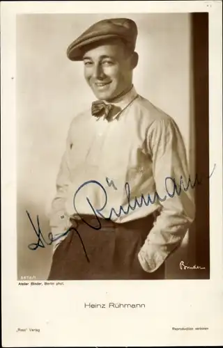 Ak Schauspieler Heinz Rühmann, Portrait, Mütze, Fliege, Ross Verlag Nr. 5478/1, Autogramm