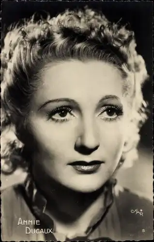 Ak Schauspielerin Annie Ducaux, Portrait