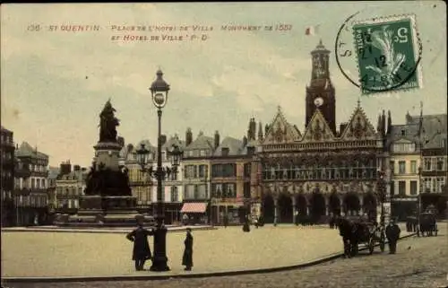 Ak Saint Quentin Aisne, Rathausplatz, Rathaus, Denkmal