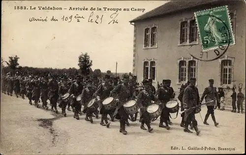 Ak Le Valdahon Doubs, Ankunft der Truppe im Lager