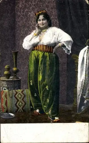 Ak Araberin in Volkstracht, Weißes Hemd, Grüne Hose, Portrait