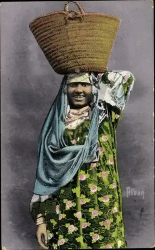 Ak Araberin in Volkstracht, Korb, Portrait, Maghreb