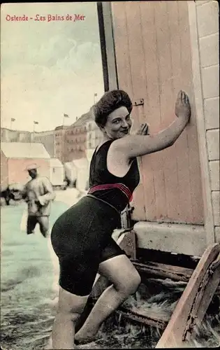 Ak Oostende Ostende Westflandern, Frau im Badeanzug vor dem Badewagen