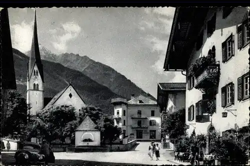 Ak Mayrhofen im Zillertal Tirol, Straßenpartie, Kirche