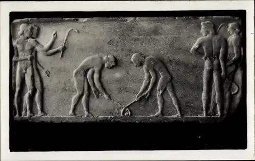 Ak Athen Griechenland, Hockeyspiel; Relief auf einer Statuenbasis; ca. 510 v.Chr., Nationalmuseum