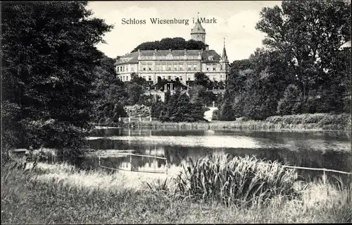 Ak Wiesenburg Mark, Ansicht des Schlosses vom Teich aus gesehen