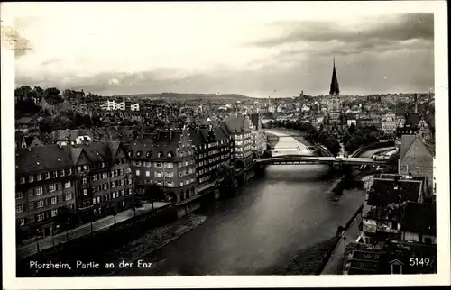 Ak Pforzheim, Partie an der Enz mit Häusern und Brücke