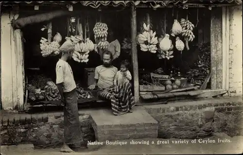 Ak Sri Lanka, Native Boutique showing a great variety of Ceylon fruits, Obsthändler