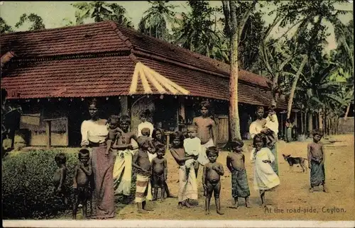 Ak Ceylon Sri Lanka, Dorfbewohner, Gruppenbild