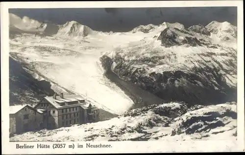 Ak Ginzling Mayrhofen in Tirol, Berliner Hütte im Neuschnee