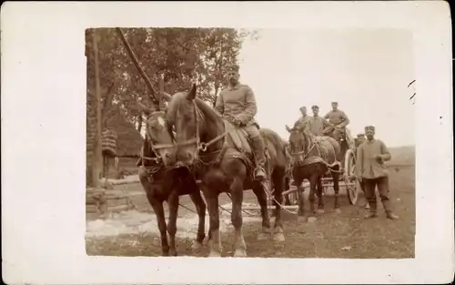 Foto Ak Deutsche Soldaten in Uniformen, I WK, Thür. Fuß Artl. Rgt. 18