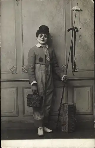 Foto Ak Clown im Kostüm, Portrait