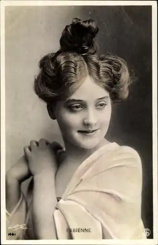 Ak Variete Künstlerin Fabienne, Portrait