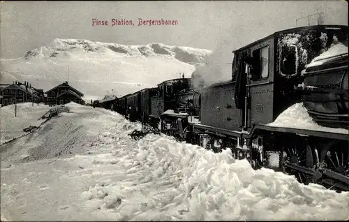 Ak Norwegen, Eisenbahn im Bahnhof, Winte