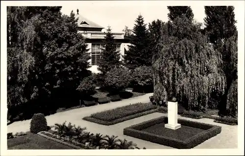 Ak Lázně Poděbrady Bad Podiebrad Region Mittelböhmen, Smetana-Büste, Kurpark