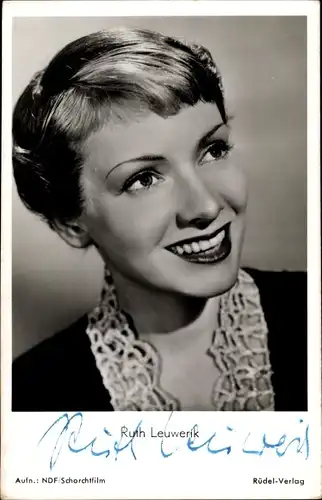 Ak Schauspielerin Ruth Leuwerik, Portrait, Autogramm,  Vater braucht eine Frau