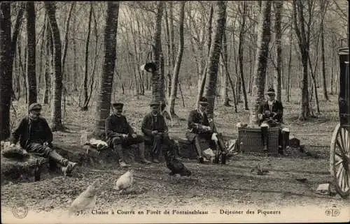 Ak Wald von Fontainebleau Seine et Marne, Jagd, Piqueurs-Mittagessen