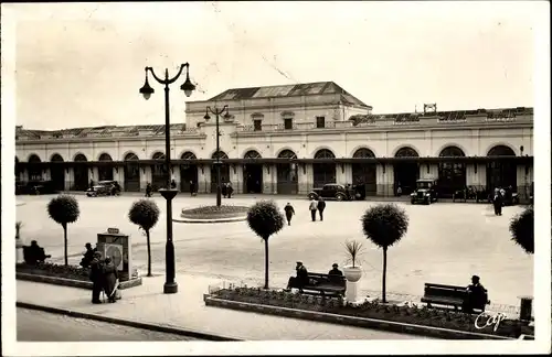 Ak Le Mans Sarthe, Bahnhof, Straßenseite, Platz, Fassade