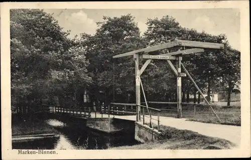 Ak Marken Nordholland Niederlande, Binnen, Brücke