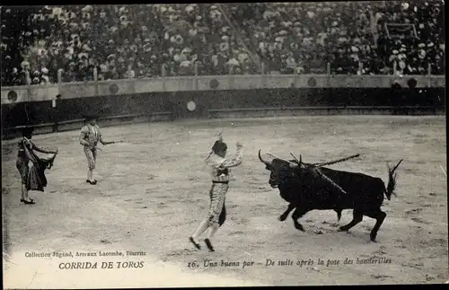 Ak Corrida de Toros, Una buena par, Unmittelbar nach der Verlegung der Banderillas