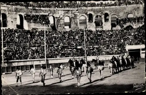 Ak Nimes, Stierrennen in der römischen Arena, Le Paseo